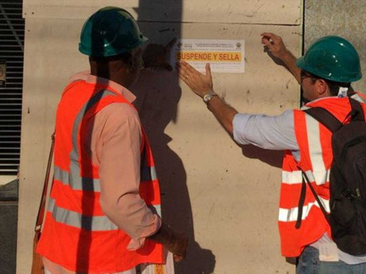 Autoridades de Cartagena sellan edificio que afectó a vivienda colindante