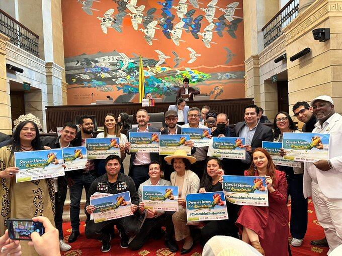 Bancada del Pacto Histórico celebró aprobación de la reforma que convierte la alimentación como un derecho fundamental en Colombia. Foto: Cortesía Prensa Eduard Sarmiento