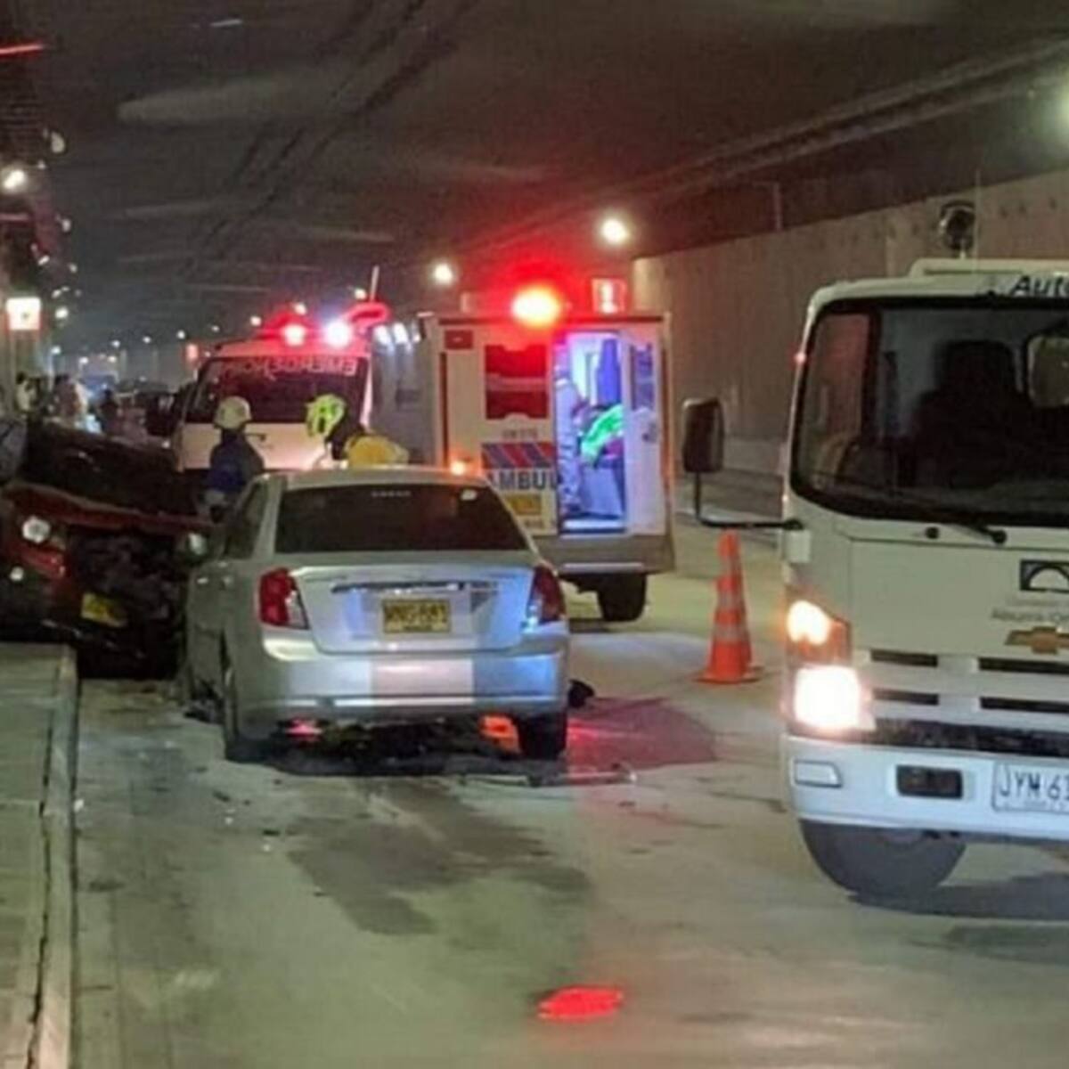 3 lesionados dejó accidente de tránsito en el interior del Túnel de Oriente