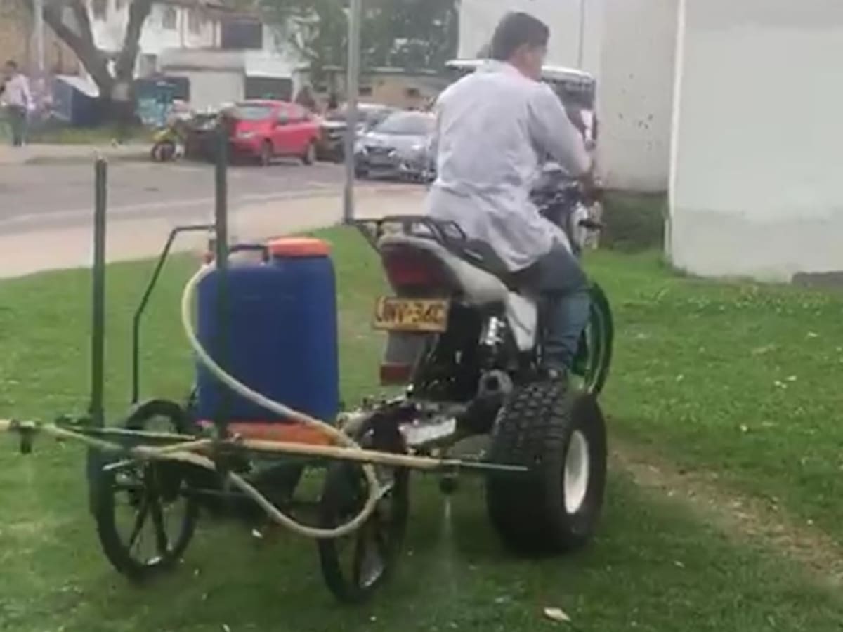 Conozca un novedoso moto-tractor para aliviar el duro trabajo en el campo