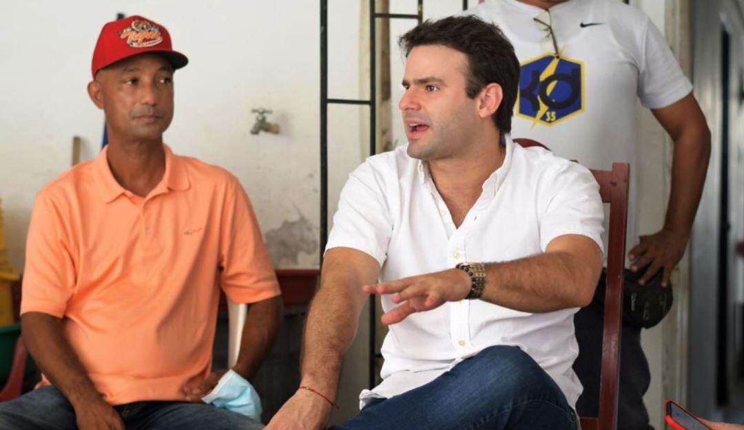 El representante a la Cámara estuvo a atento a las necesidades de los dirigentes deportivos