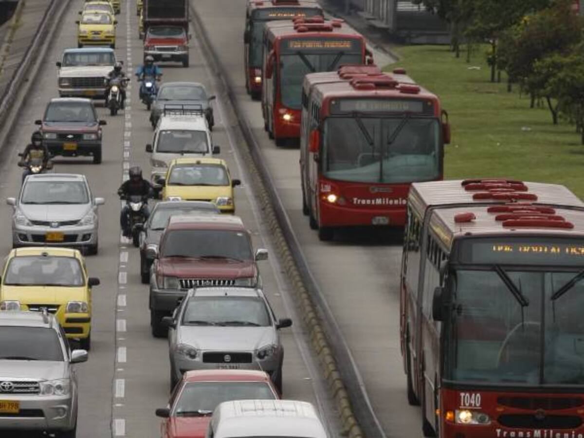 Santos anunció modificaciones al Código de Tránsito y la licencia de conducción