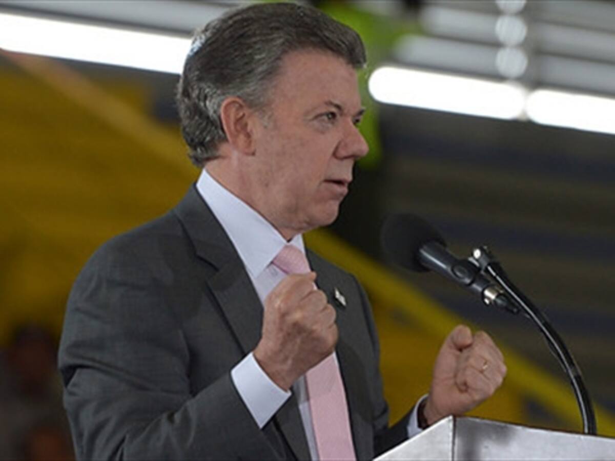 FF.MM cuidarán a las Farc para que hagan política sin armas: Santos