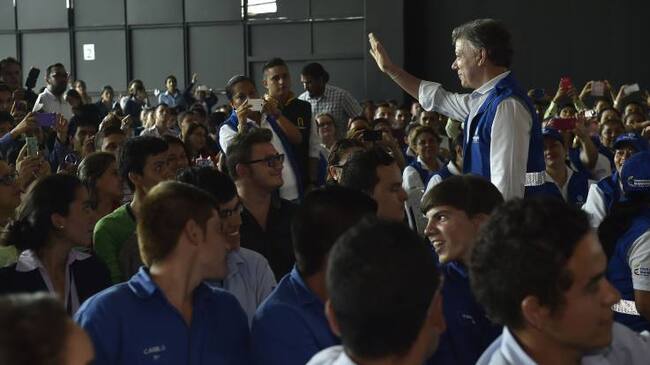 Presidente Santos con estudiantes en Bucaramanga.