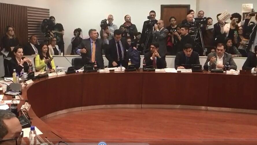 [Video] Así fue el agarrón en el Congreso durante debate sobre reforma política. Foto: