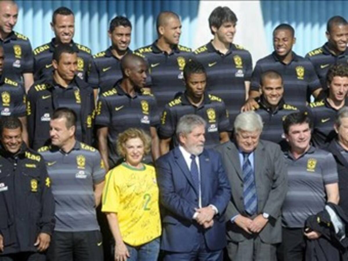 MUNDIAL/ Brasil emprendió viaje a Sudáfrica después de visitar al presidente Lula