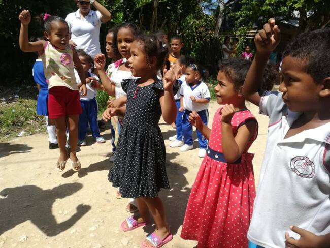 Niños y adolescentes disfrutan de vacaciones recreativas en Arjona, Bolívar