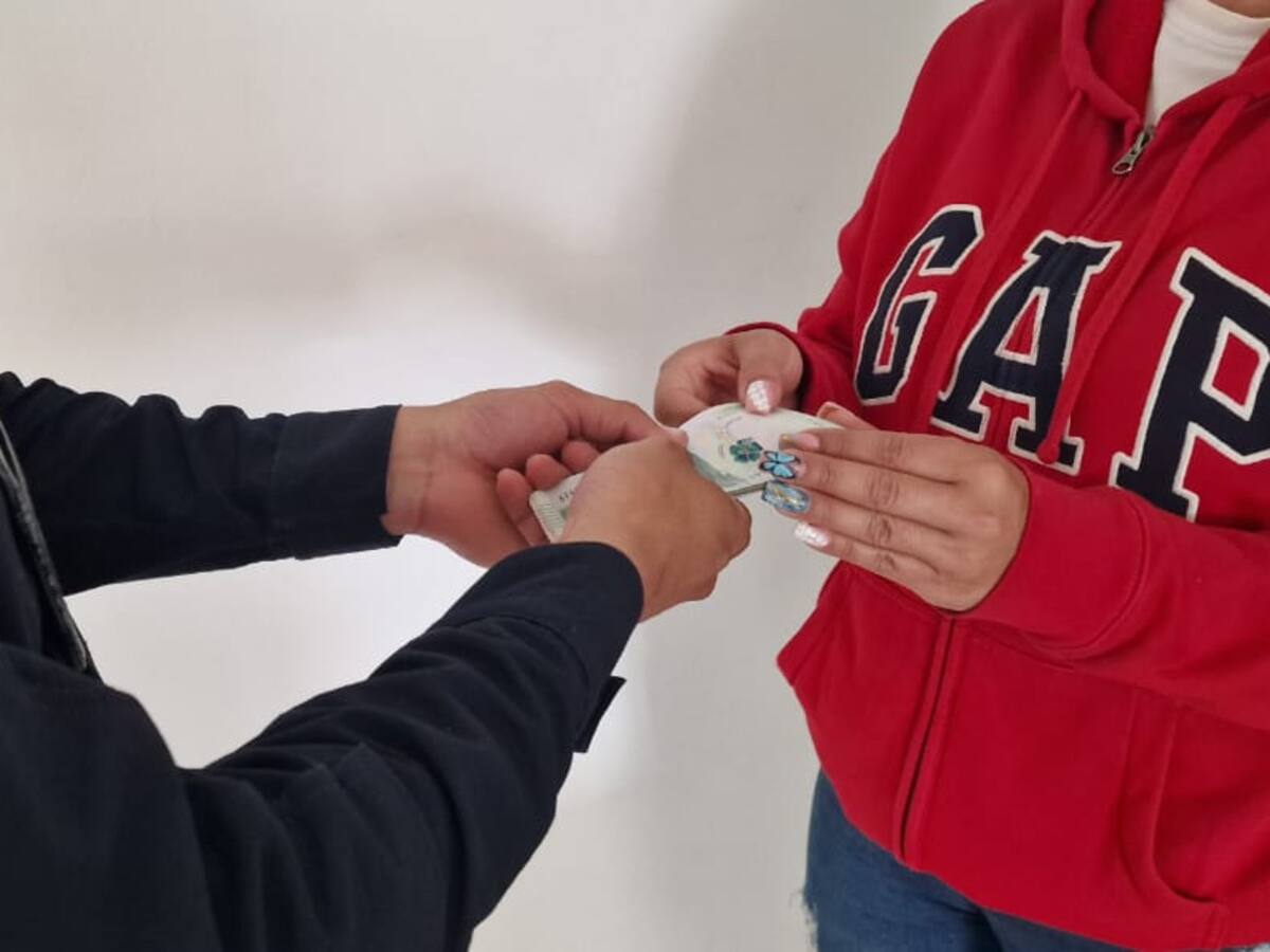 Una ciudadana devuelve un bolso con 7 millones de pesos en su interior en San José, Caldas