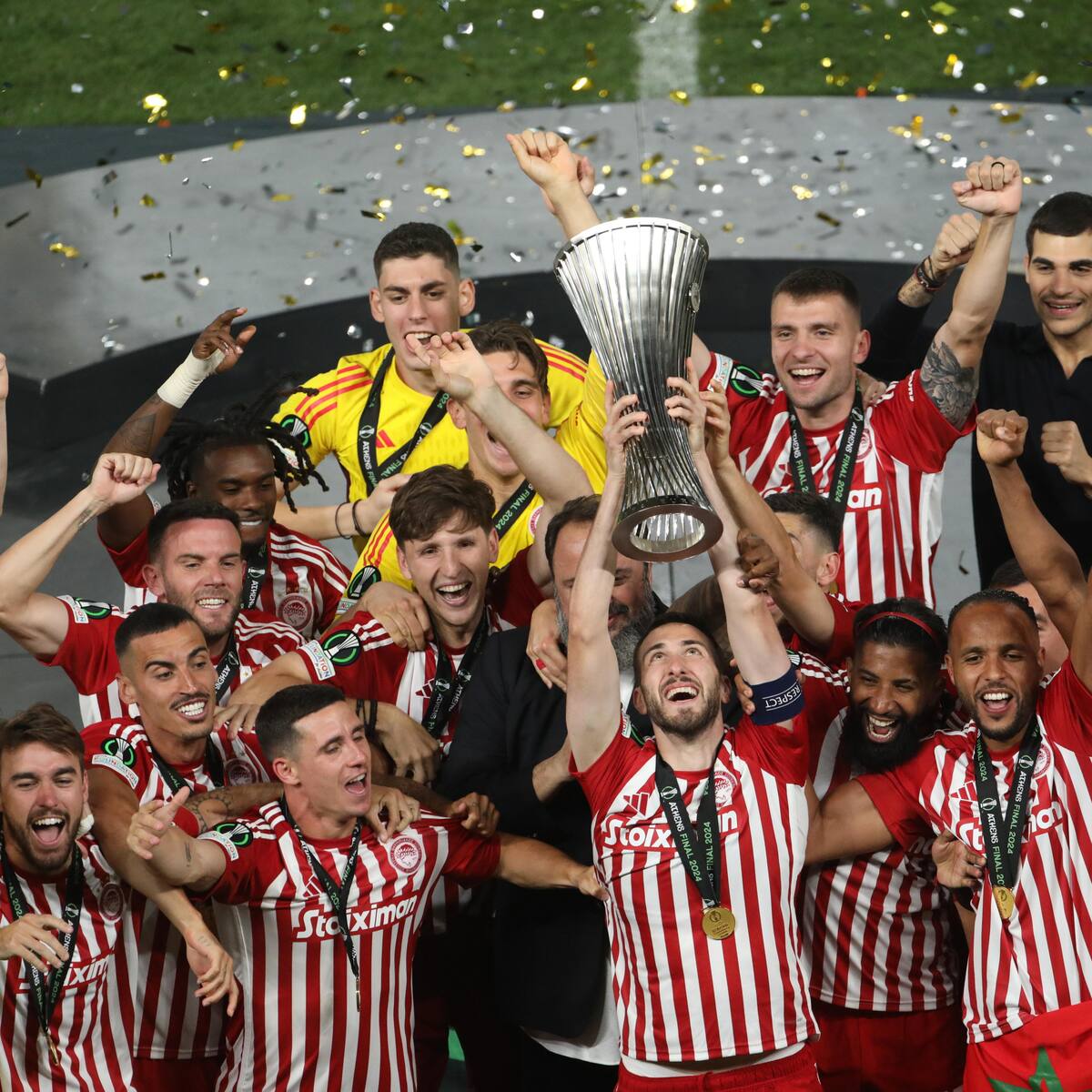 Olympiacos superó a Fiorentina en el suplementario y es campeón de la Conference League