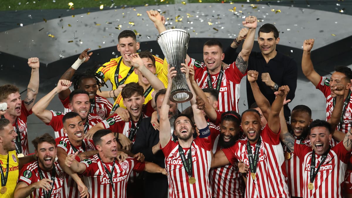 Olympiacos superó a Fiorentina en el suplementario y es campeón de la Conference League