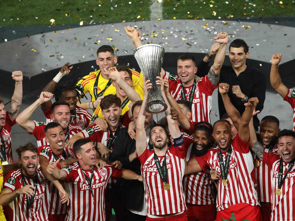 Olympiacos superó a Fiorentina en el suplementario y es campeón de la Conference League