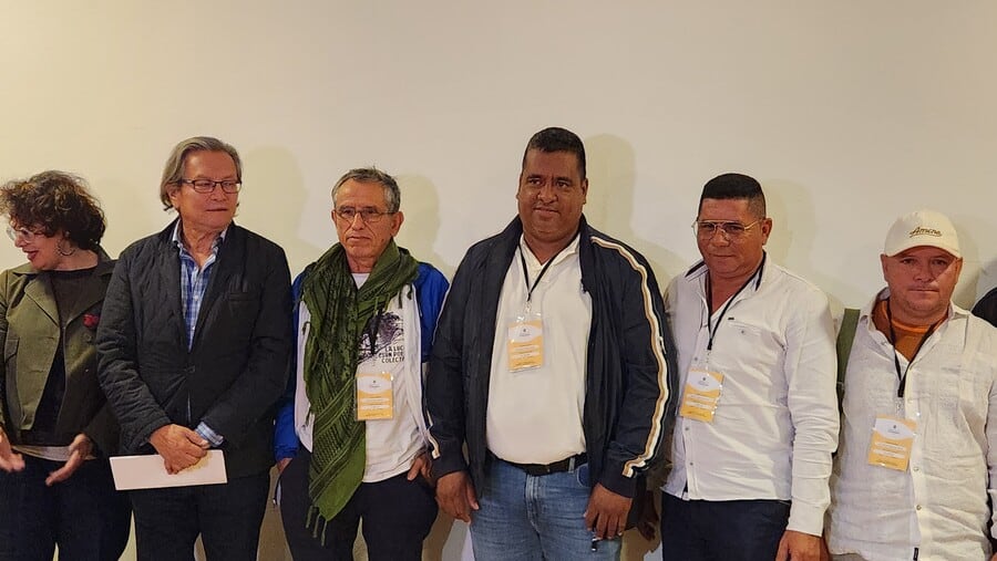 Mesa de diálogos con la Coordinadora Nacional Ejército Bolivariano al mando de Walter Mendoza. Foto: Colprensa.