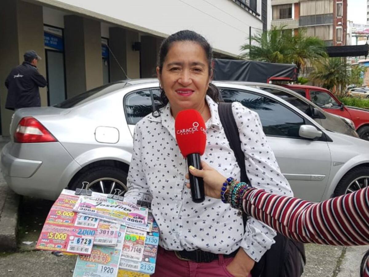 Yo me siento orgullosa de vender lotería en Armenia: María Teresa García