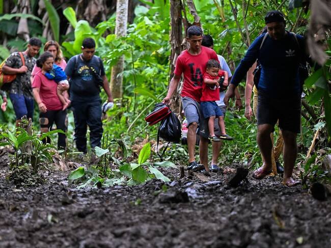 Imagen de referencia de personas en el Darién. Foto: Getty Images.