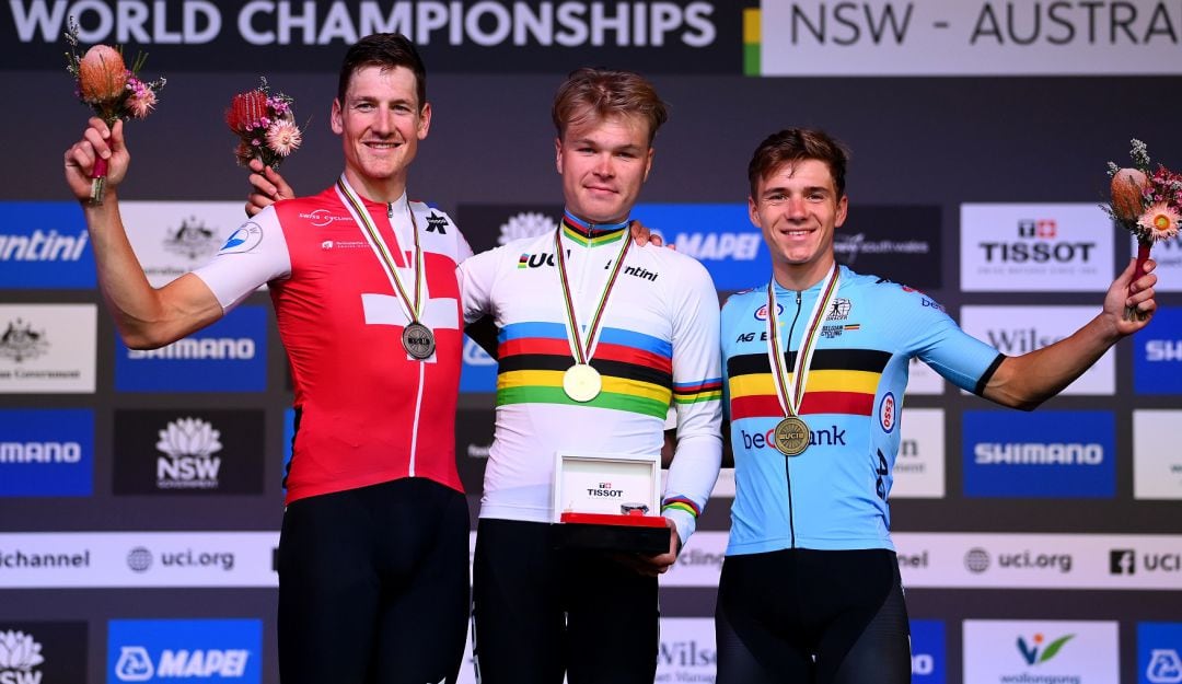 Stefan Kung, Tobias Foss y Remco Evenepoel, el podio de la CRI en el Mundial de Ciclismo de Ruta