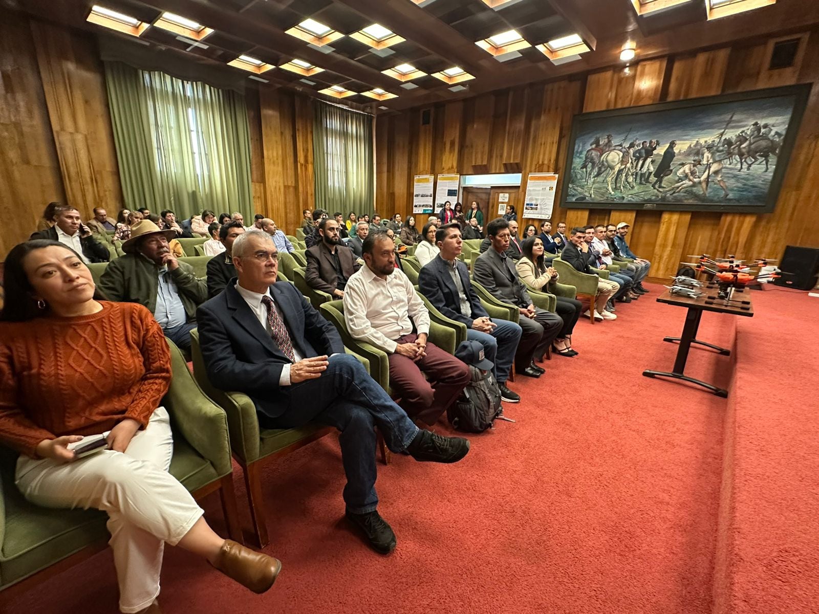 Más de 30 gestores rurales de Boyacá se certifican como pilotos de drones, adquiriendo habilidades para mejorar la productividad y sostenibilidad del sector agrícola mediante el uso de tecnología avanzada.