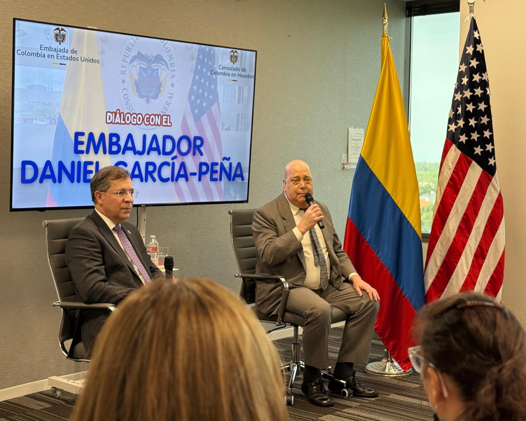 El embajador Daniel García-Peña visitó un centro de migración en Texas donde verificó el respeto de derechos de los colombianos detenidos. 
(Foto: Cortesía Embajada de Colombia en Washington )