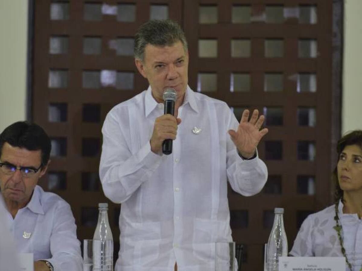 Grupo Prisa iniciará programación especial para pedagogía por la paz: Santos