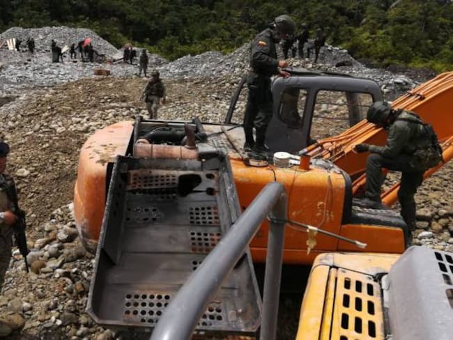 Golpe a la extracción ilegal de oro por parte del ELN en Cauca y Valle