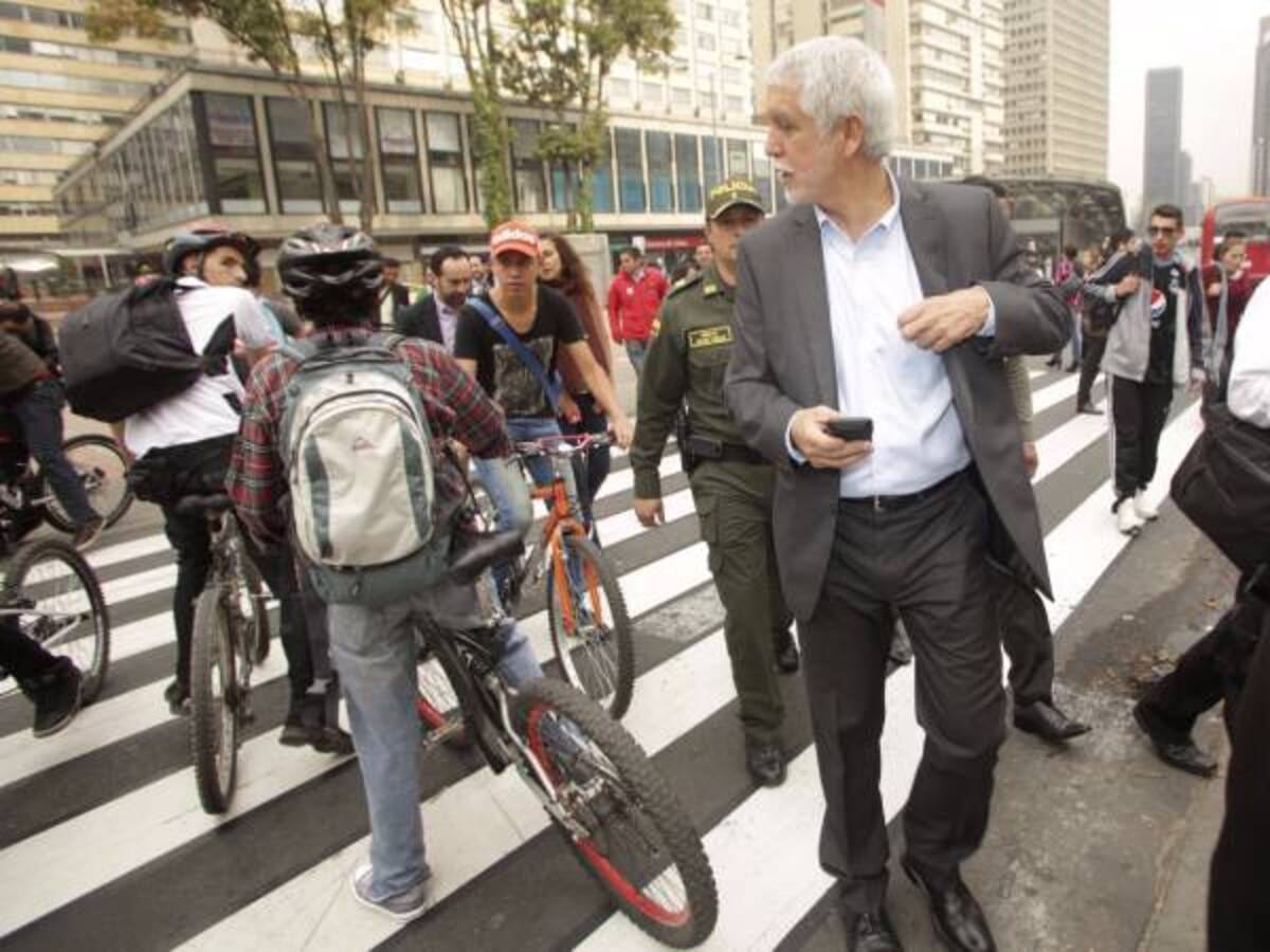 El alcalde Enrique Peñalosa fue abucheado en la carrera Séptima