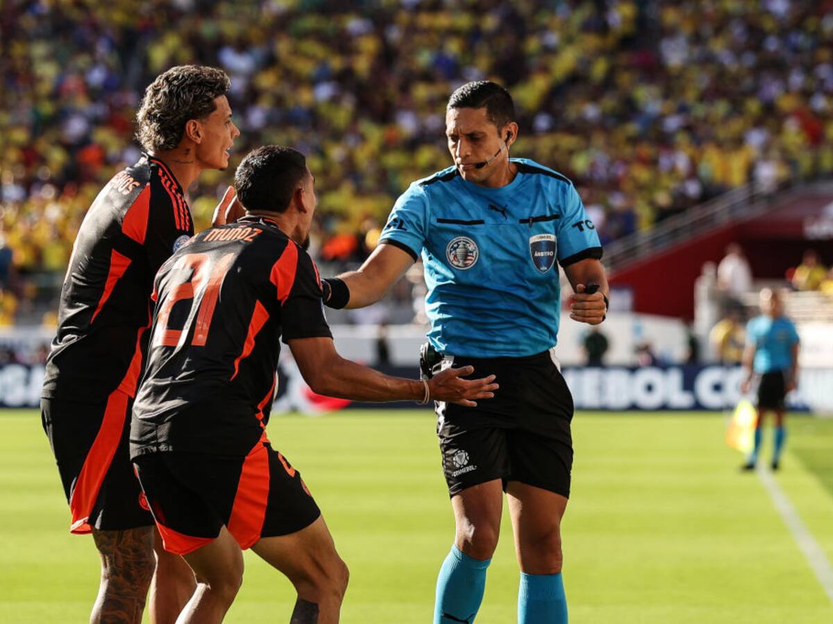 ¿Era gol de Davinson Sánchez?: Polémica por decisión del VAR en partido Colombia - Brasil