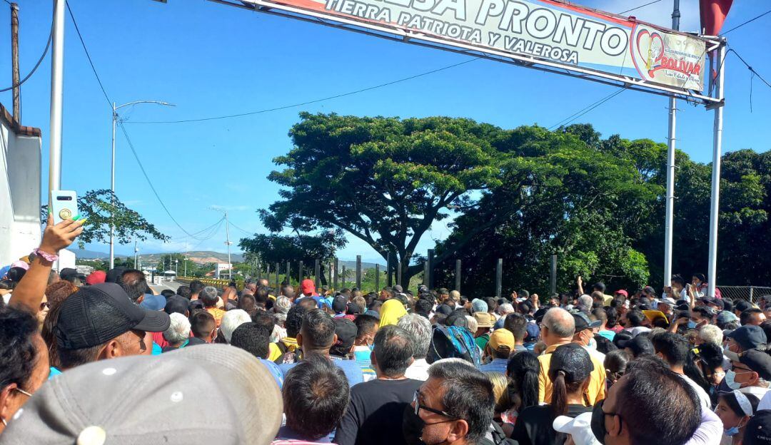 Colombianos en frontera