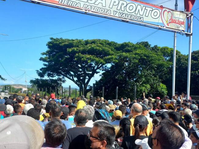 Colombianos en frontera