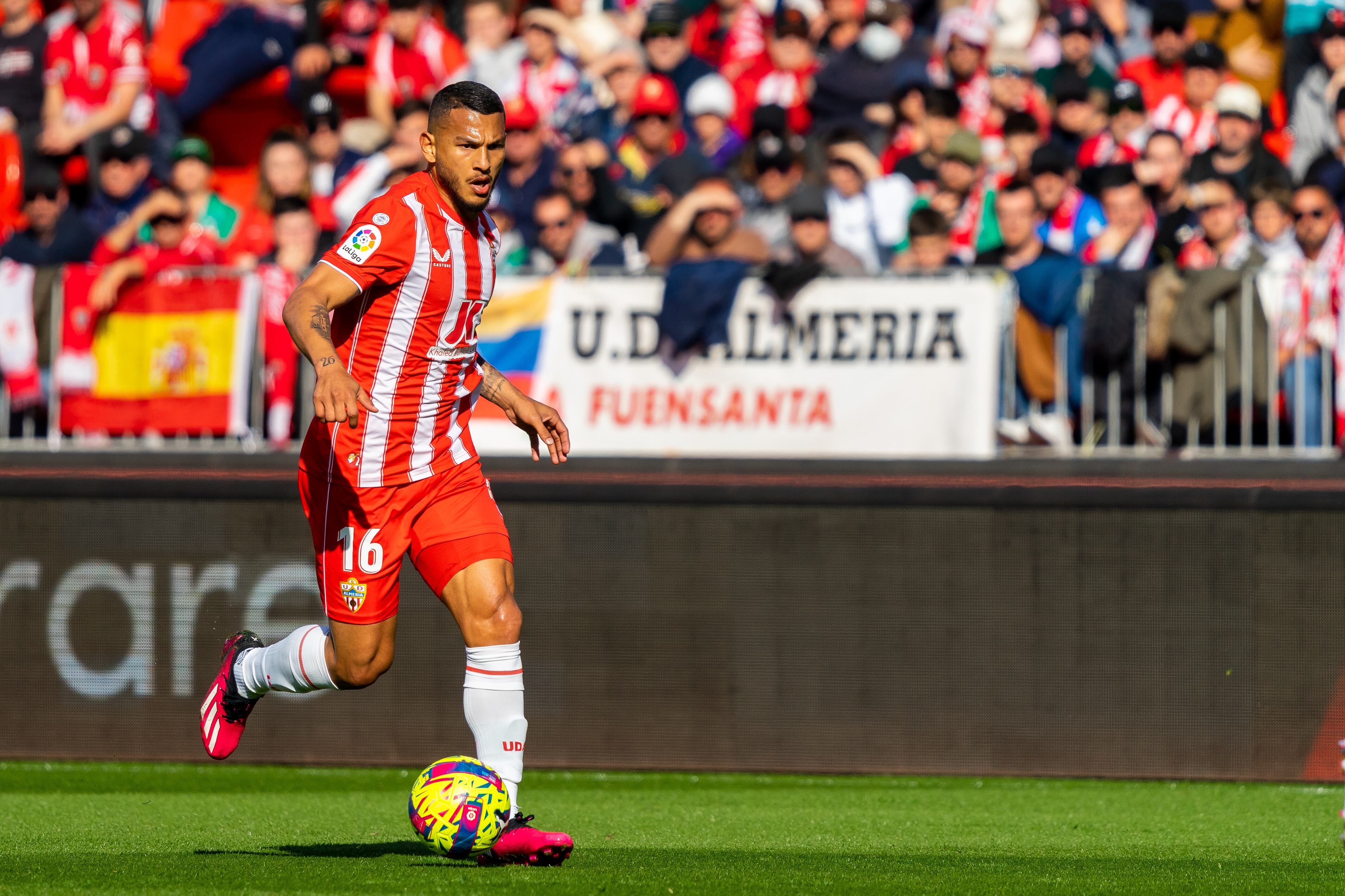 Luis Javier Suárez, delantero del Almería. (Photo by Francis Gonzalez/SOPA Images/LightRocket via Getty Images)