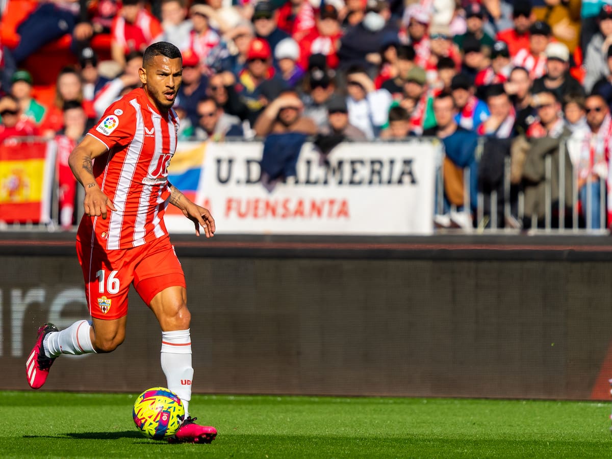 Almería, con Luis Suárez como titular, empeoró la situación del Valencia en el descenso