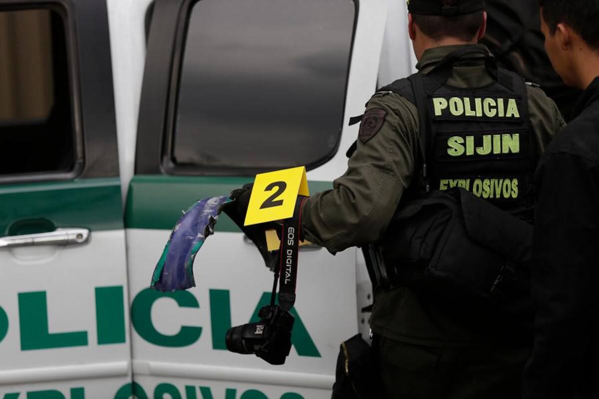 El paquete fue detonado de manera controlada, porque primeras versiones de la Policía, apuntaron a que se trataba de un explosivo.