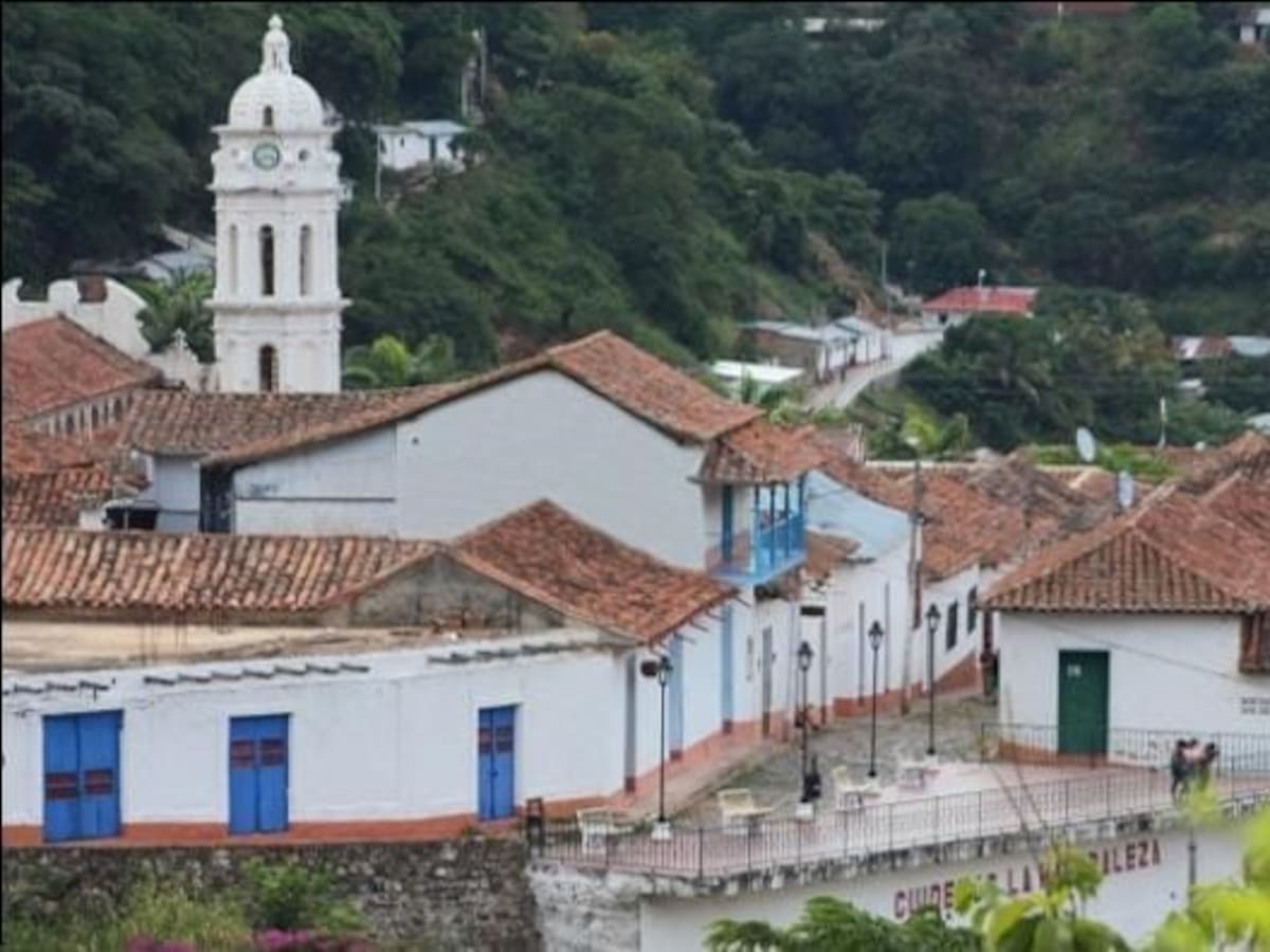 Hostigan estación de Policía en El Carmen, Norte de Santander