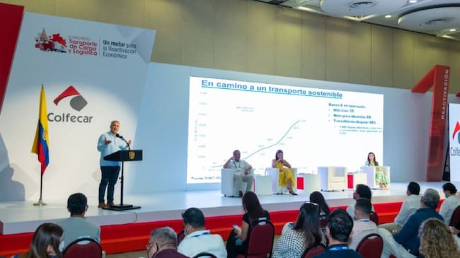 El mandatario sostuvo que este proceso en Colombia se está implementando y que la economía no prospera por capricho de un gobernante