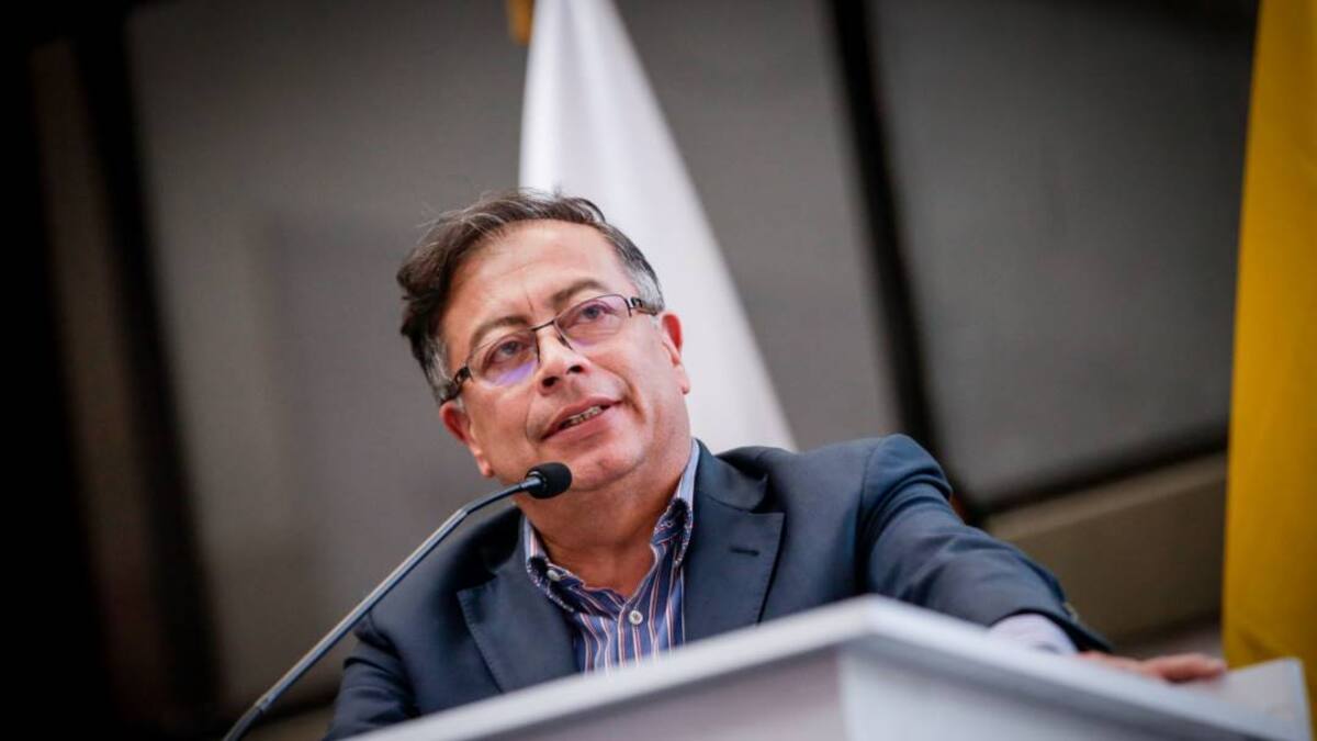 En reunión con Nunciatura Apostólica reapareció el presidente electo Petro