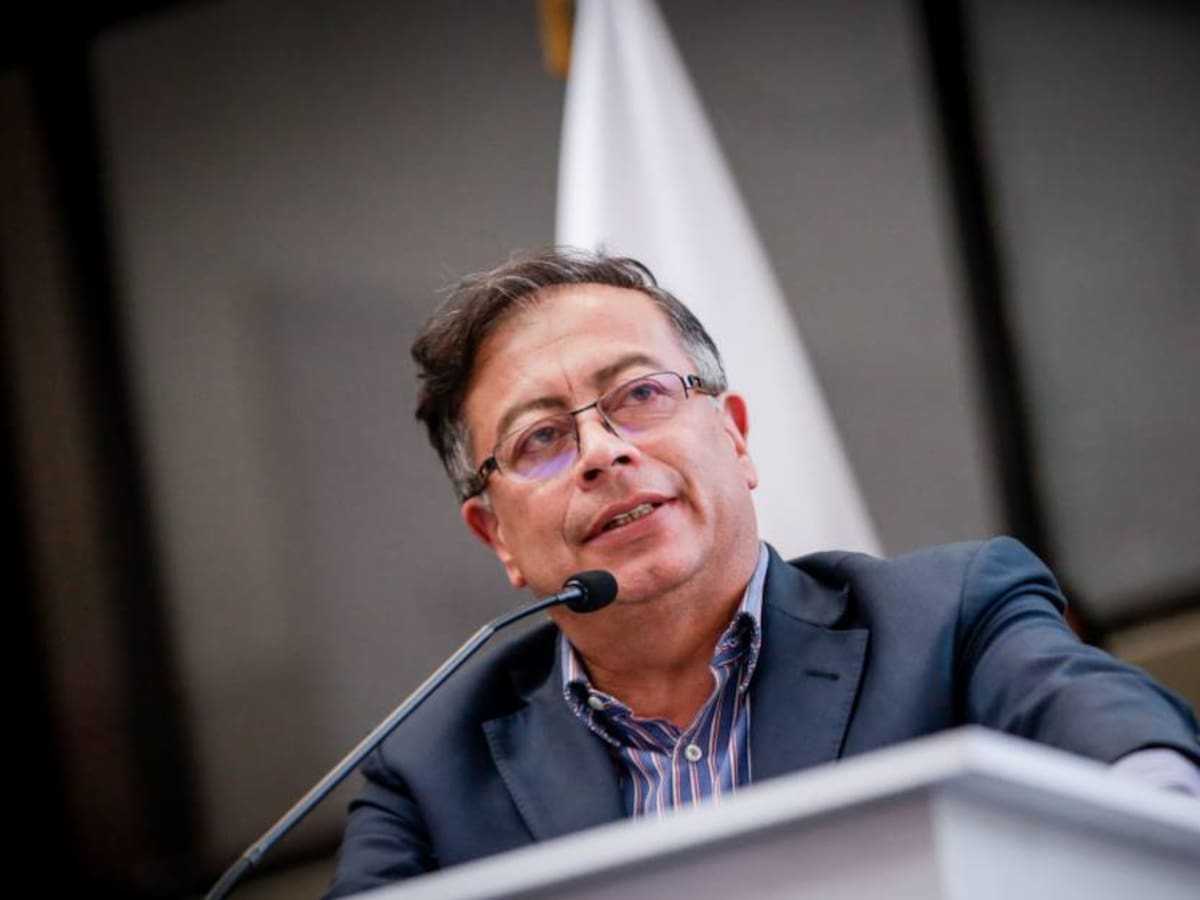 En reunión con Nunciatura Apostólica reapareció el presidente electo Petro