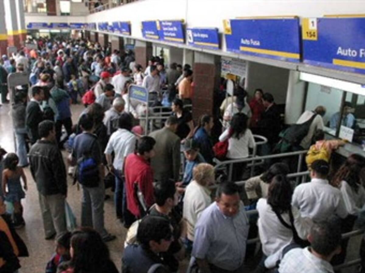 En el puente festivo, vigilancia en aeropuertos y terminales de 10 ciudades