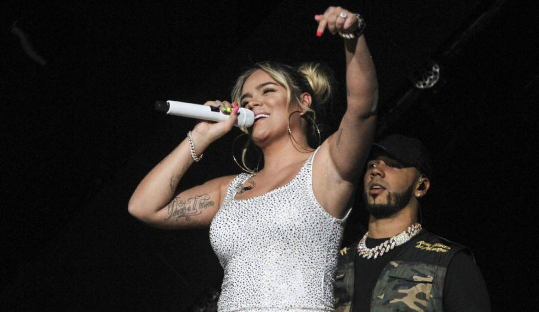 ¡Bajo el agua! Así bailaron Anuel AA y Karol G en los Billboard