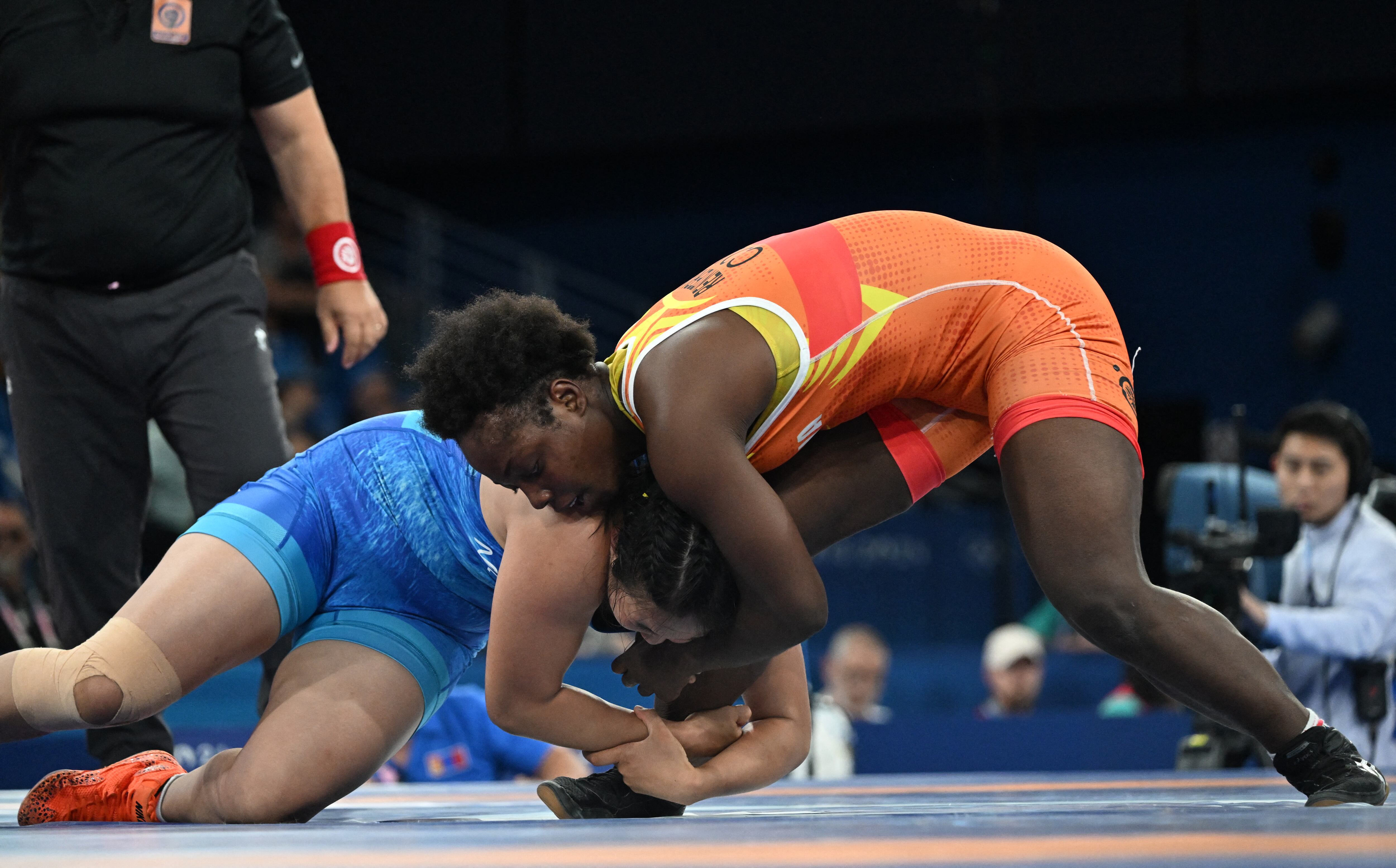 Tatiana Rentería en su pelea por los cuartos de final de la lucha de París 2024. (Photo by PUNIT PARANJPE/AFP via Getty Images)