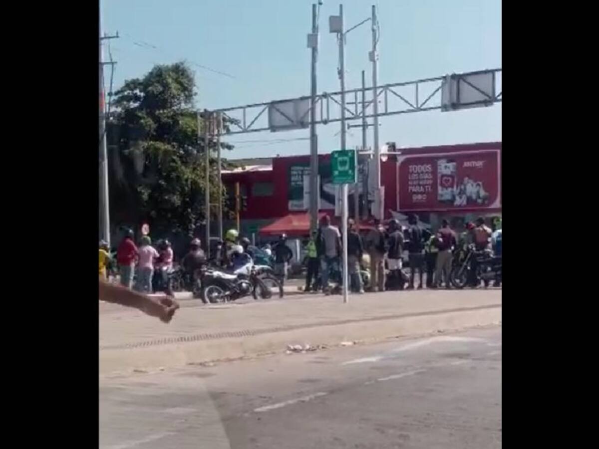 Accidente en la Av. Pedro de Heredia dejó un policía de tránsito herido