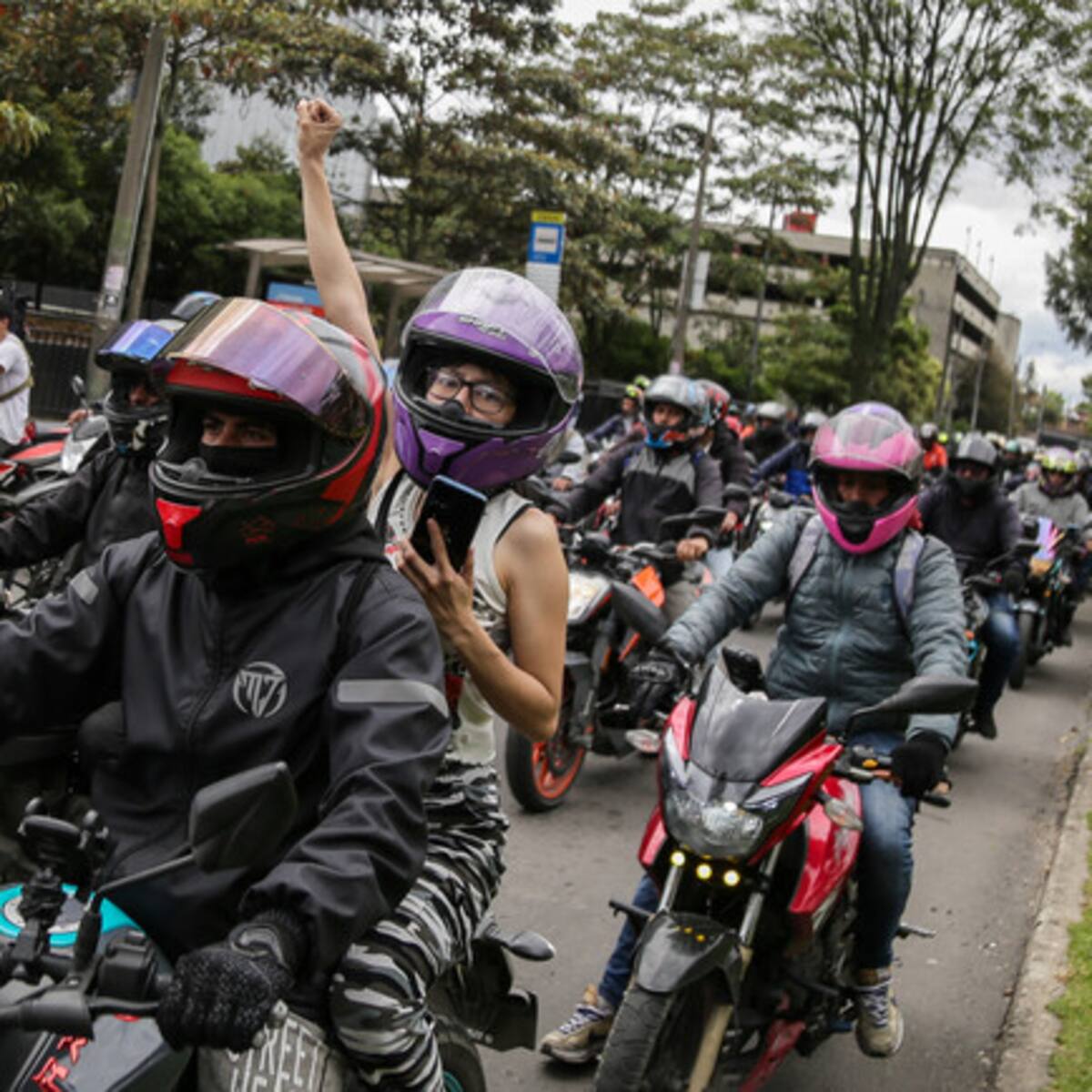 Impuestos a motos, trancones y licencias de conducción: Miguel Forero y Anderson Acosta responden