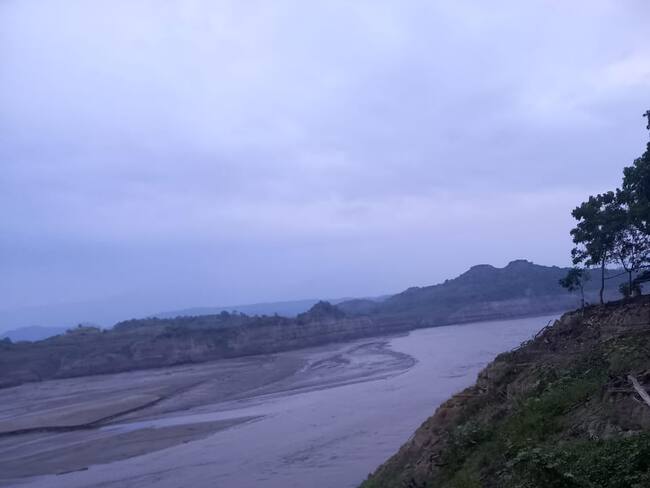 Bajo nivel de agua en el Quimbo.