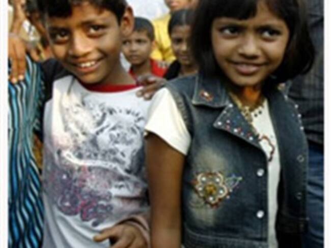 Los dos niños de &#039;Slumdog Millionaire&#039; dejan sus chabolas en la India para ir a los premios Oscar