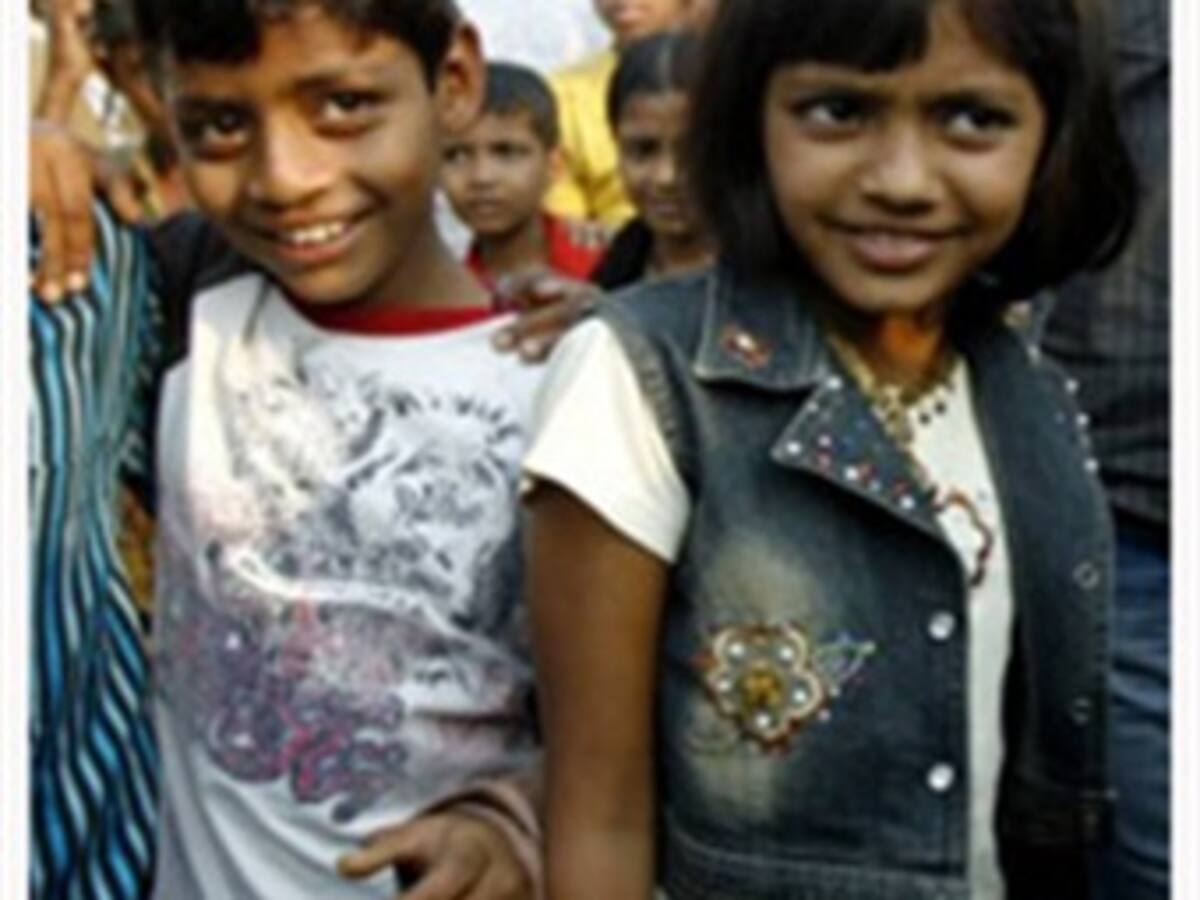 Los dos niños de 'Slumdog Millionaire' dejan sus chabolas en la India para ir a los premios Oscar