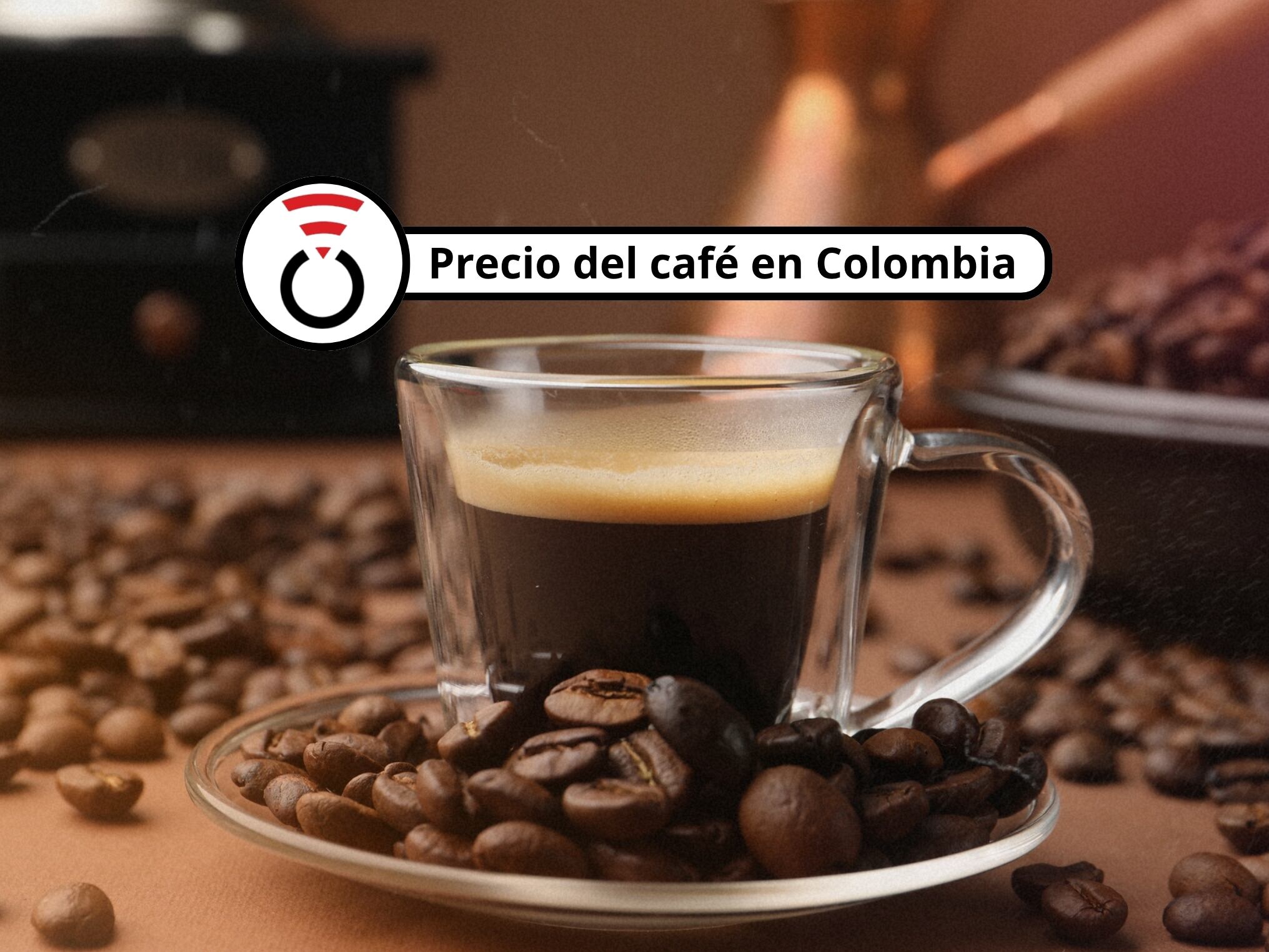 De fondo: Taza de café y granos a su alrededor sobre un plato (Crédito: Getty Images)