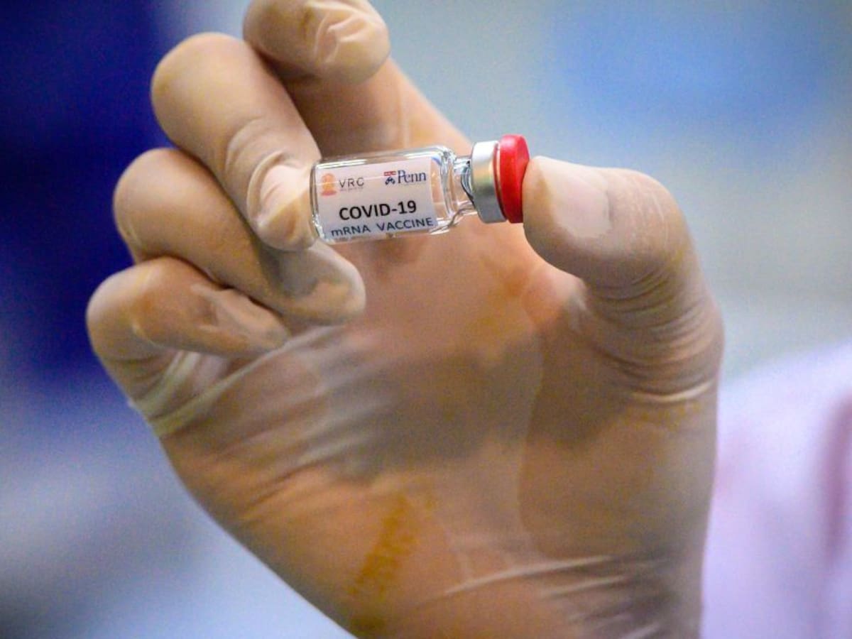 Mezcla de vacuna Astrazeneca y Sputnik V daría inmunidad de dos años