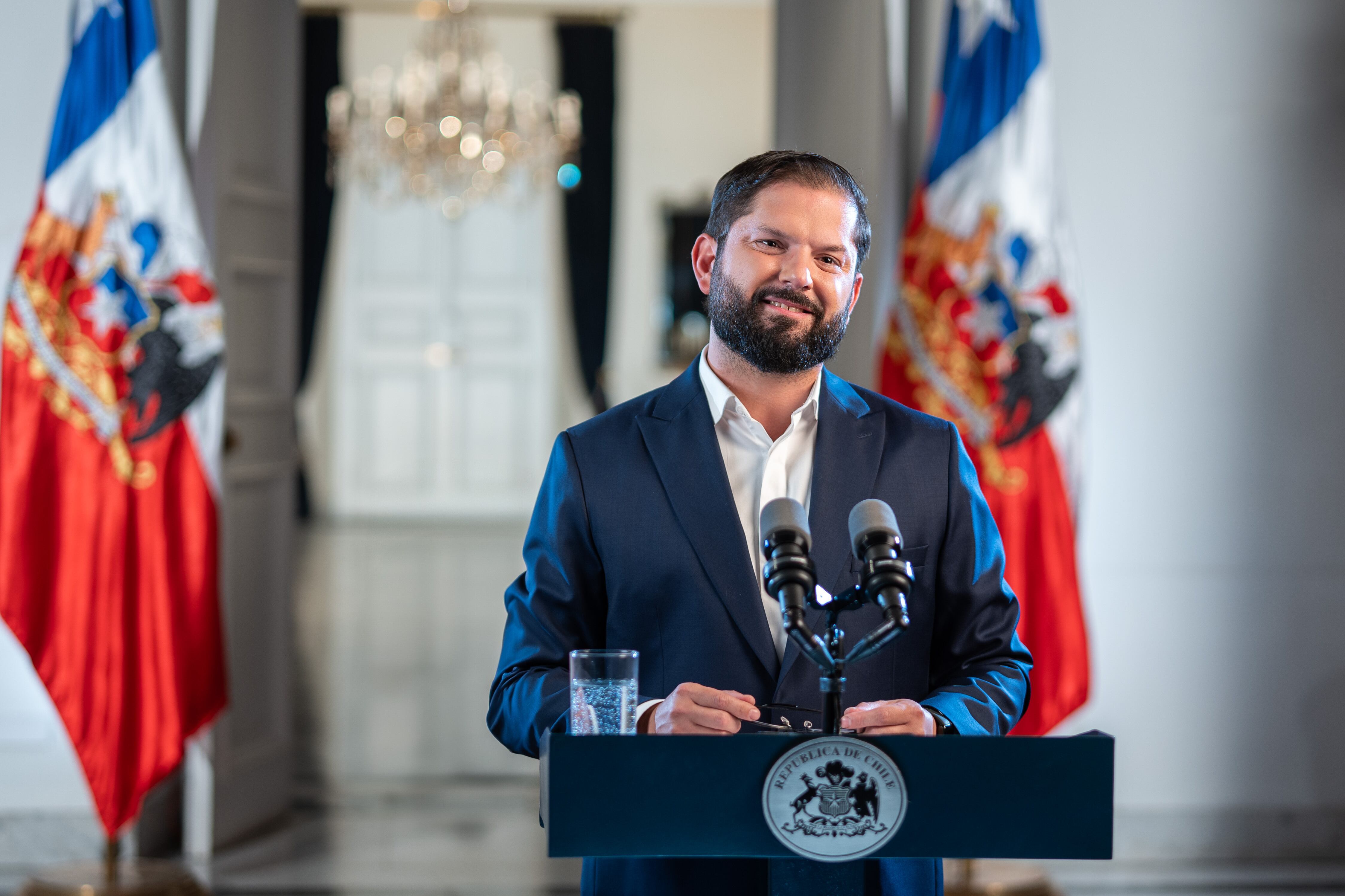 AME5108. SANTIAGO (CHILE), 29/01/2025.- Fotografía cedida por la Presidencia de Chile, del presidente de la República Gabriel Boric, hablando este miércoles, en el Palacio de La Moneda en Santiago (Chile). Boric dijo que la reforma de pensiones aprobada es un "tremendo logro" porque "Chile va a tener un verdadero sistema mixto", aunque reconoció que le hubiera gustado dar luz verde a un proyecto más ambicioso. EFE/ Presidencia de Chile /SOLO USO EDITORIAL/SOLO DISPONIBLE PARA ILUSTRAR LA NOTICIA QUE ACOMPAÑA (CRÉDITO OBLIGATORIO)