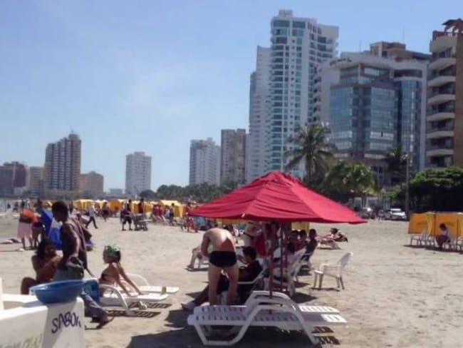 Informales del turismo en Cartagena protestarán contra protección costera