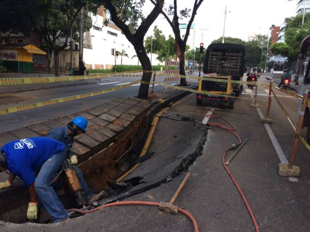 Ruptura de tubo causa hundimiento y genera corte de agua en el sur