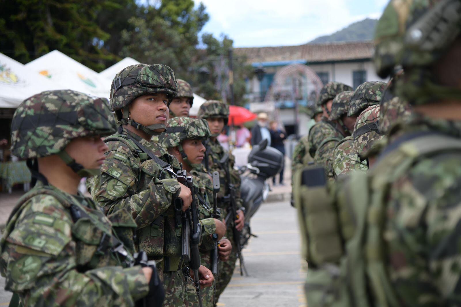 El gobernador de Antioquia, Andrés Julián Rendón, anunció mayores controles de la fuerza pública en Sonsón. Foto: Cortesía.