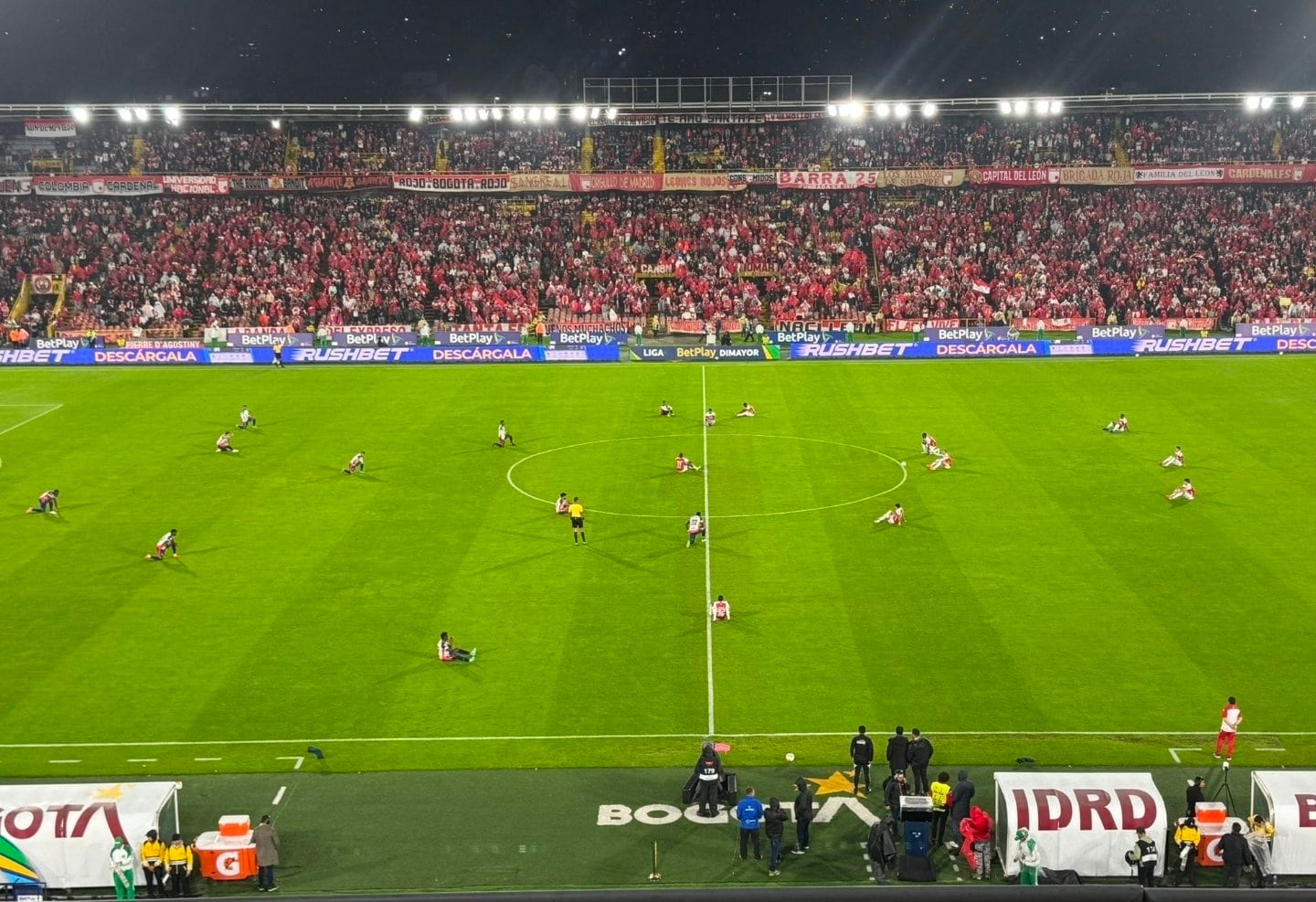 Protesta de los jugadores y Acolfutpro en el marco de la fecha 20 / Twitter: @Dianirin