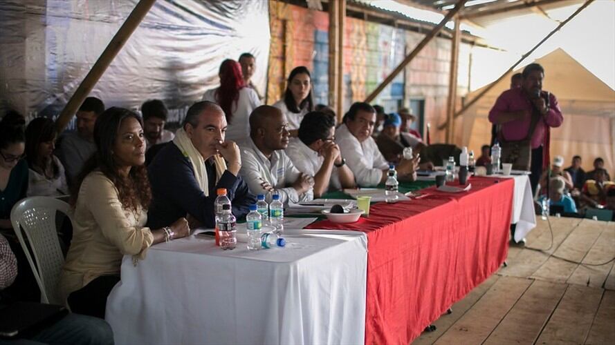 Diálogos con indígenas. Foto: Colprensa